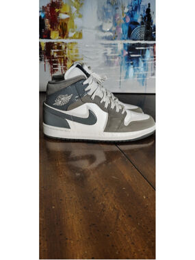 Jordan Air Jordan 1 Mid Shoes Mens Size 8 Gray White Leather Sneakers HF3216-100
